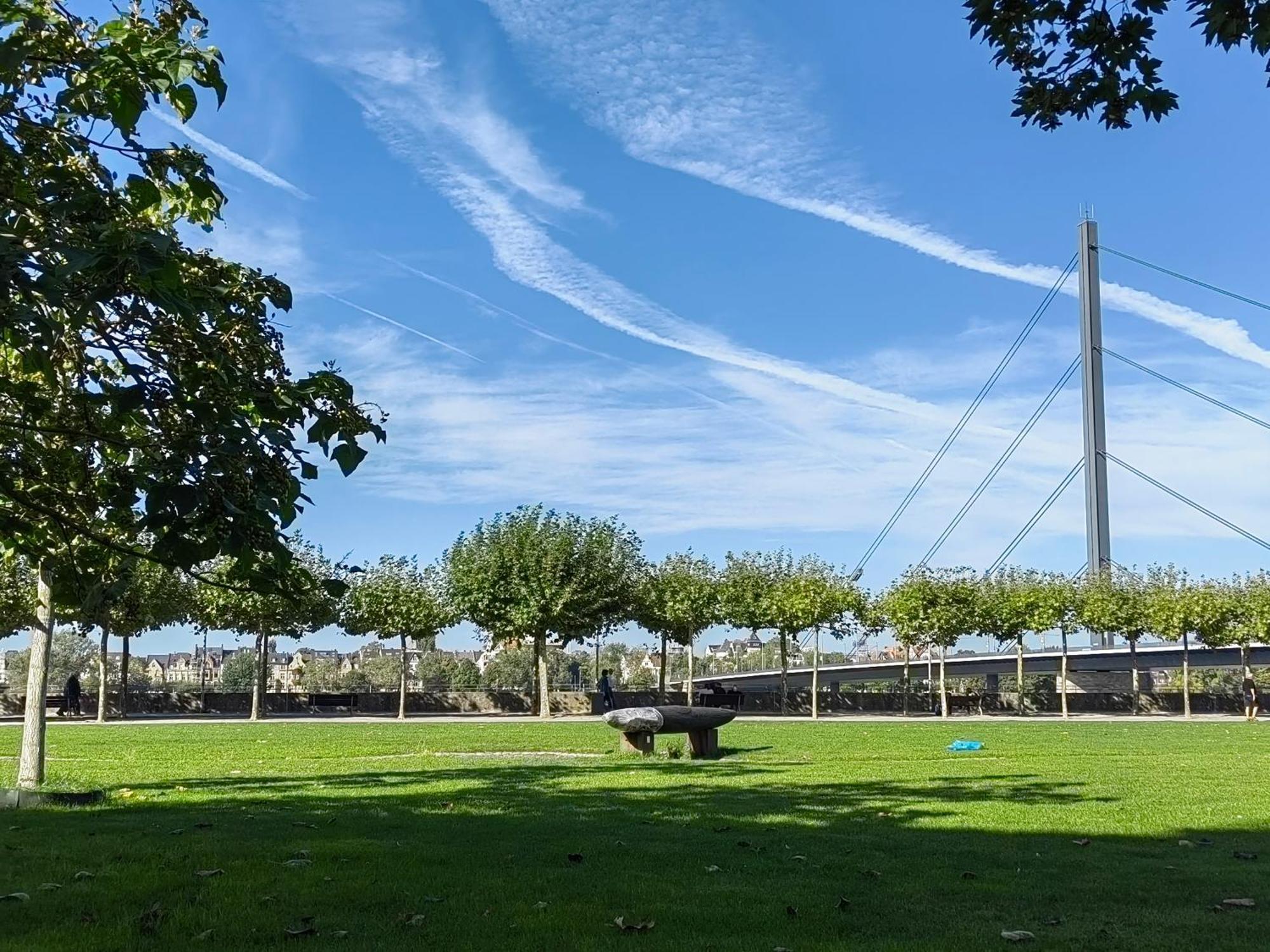 Epic Location Apartment Dusseldorf Bagian luar foto