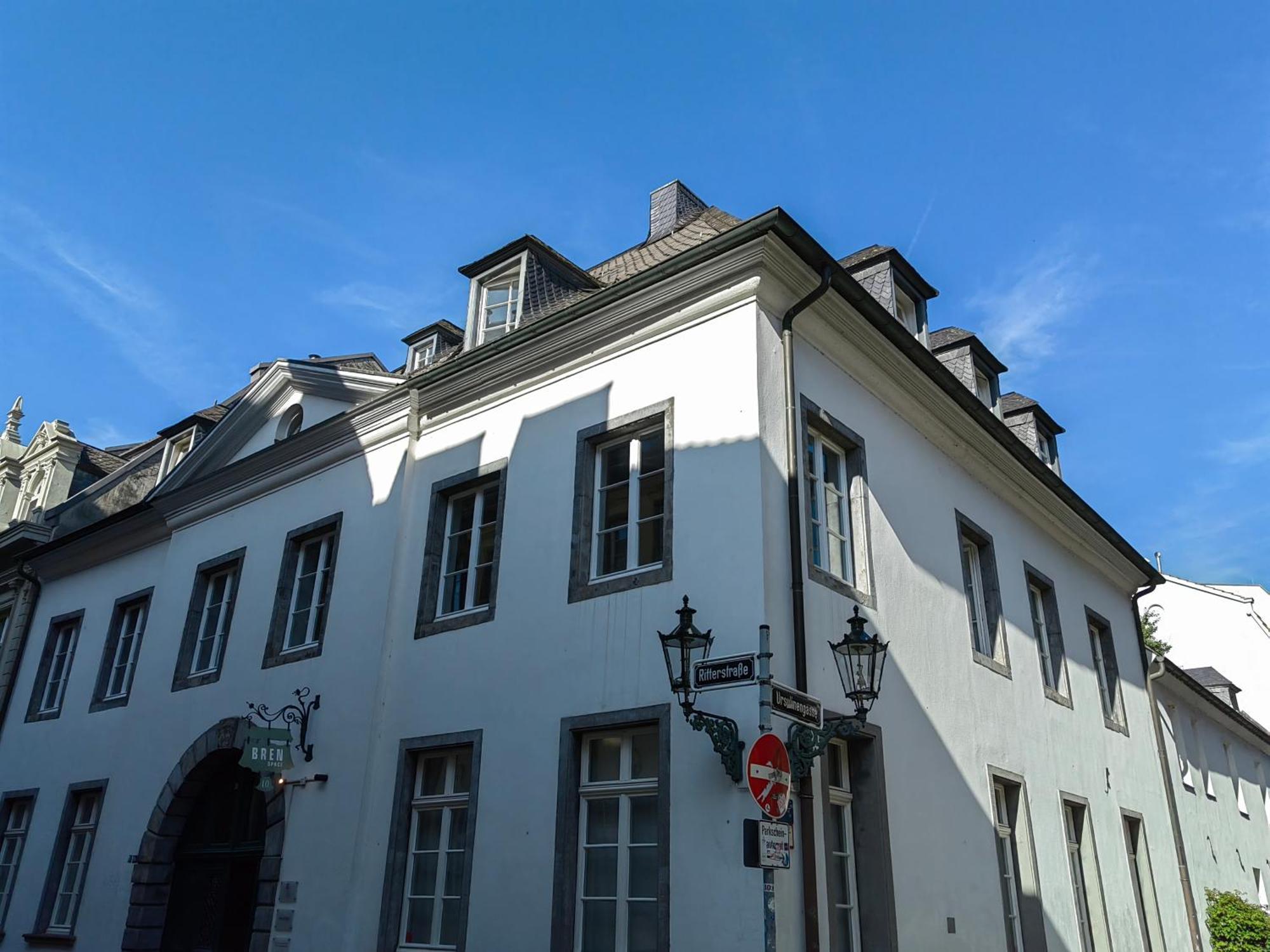 Epic Location Apartment Dusseldorf Bagian luar foto
