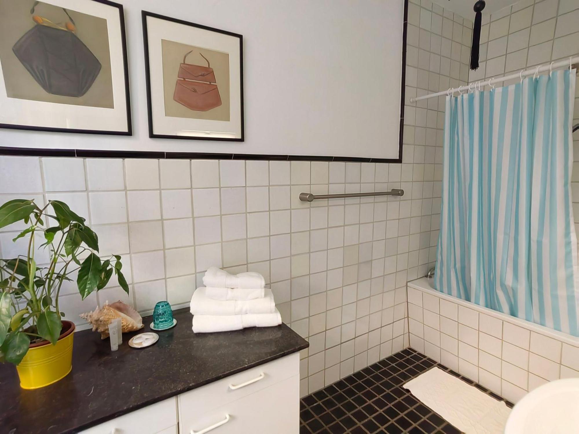 Epic Location Apartment Dusseldorf Bagian luar foto