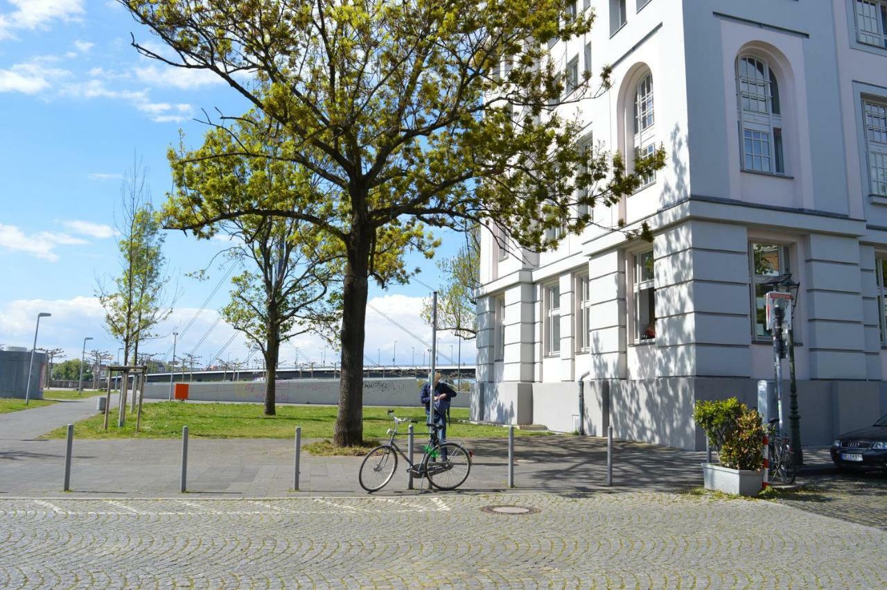 Epic Location Apartment Dusseldorf Bagian luar foto
