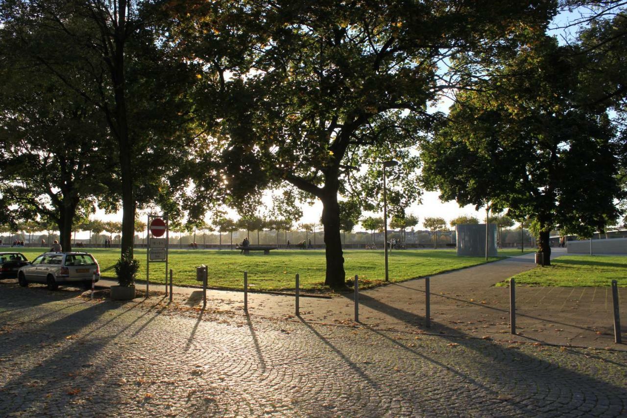 Epic Location Apartment Dusseldorf Bagian luar foto